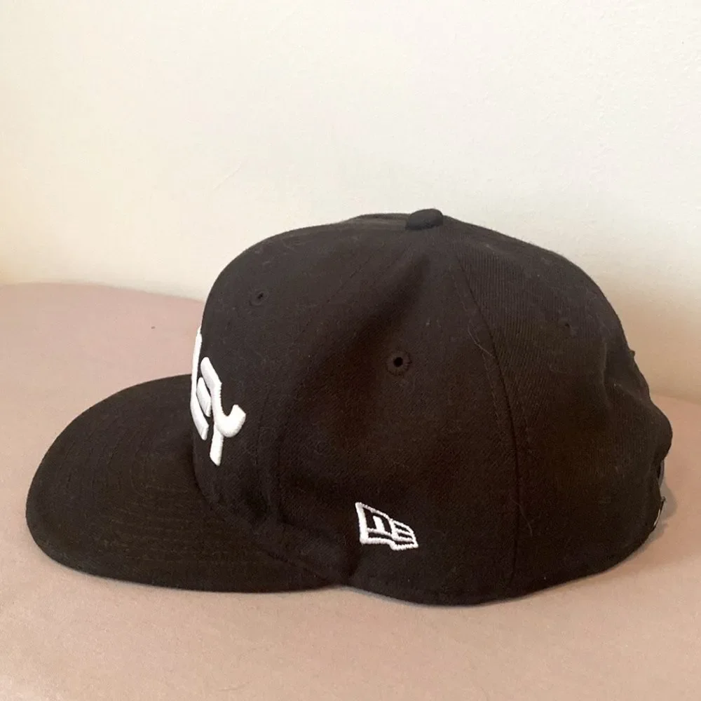 Oakley NewEra Mark II Embroidered Baseball Cap, flat brim in black, Gently used